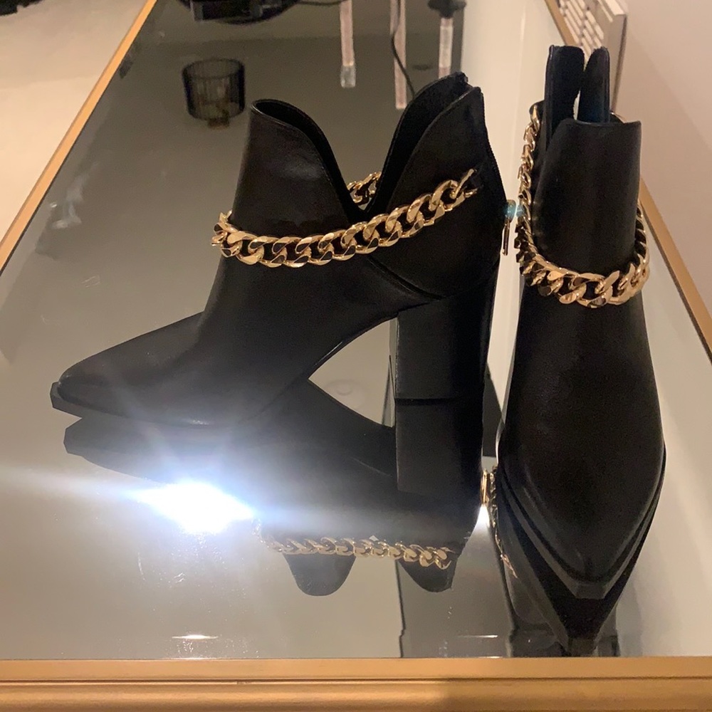 Cedar C Black Leather Booties by Steve Madden